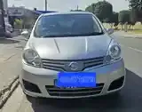 Nissan Note 2010 photo 2