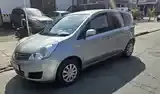 Nissan Note 2010 photo 5