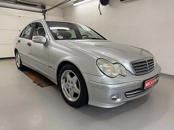 Mercedes-Benz C220 2005 photo 2