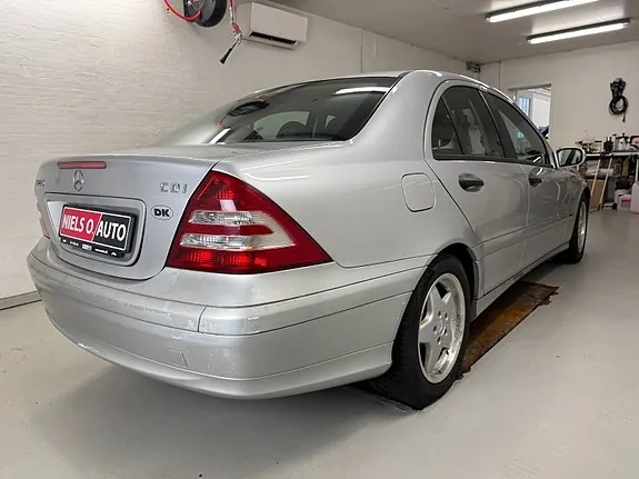 Mercedes-Benz C220 2005 photo 4