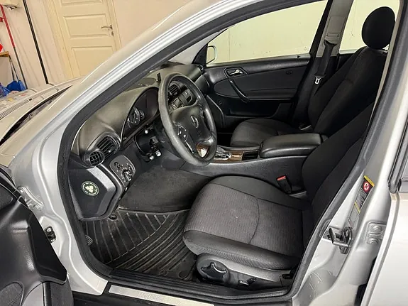 Mercedes-Benz C220 2005 photo 5
