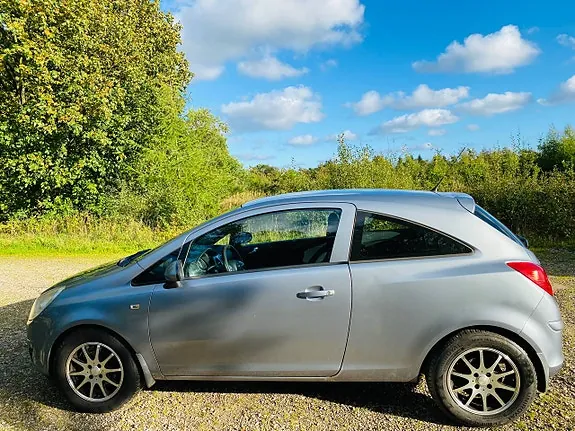 Opel Corsa 2010 photo 2