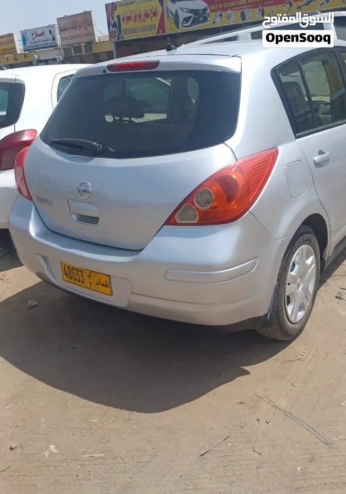 Nissan Tiida 2011 photo 2