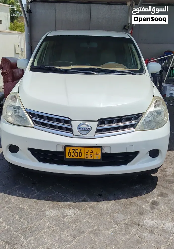 Nissan Tiida 2011 photo 4