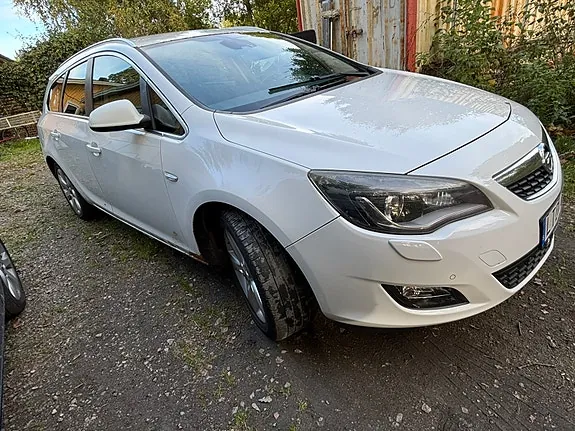 Opel Astra 2011 photo 2