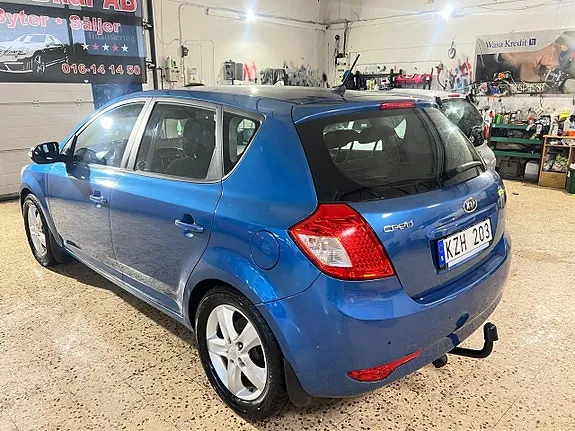 Kia Ceed 2011 photo 4