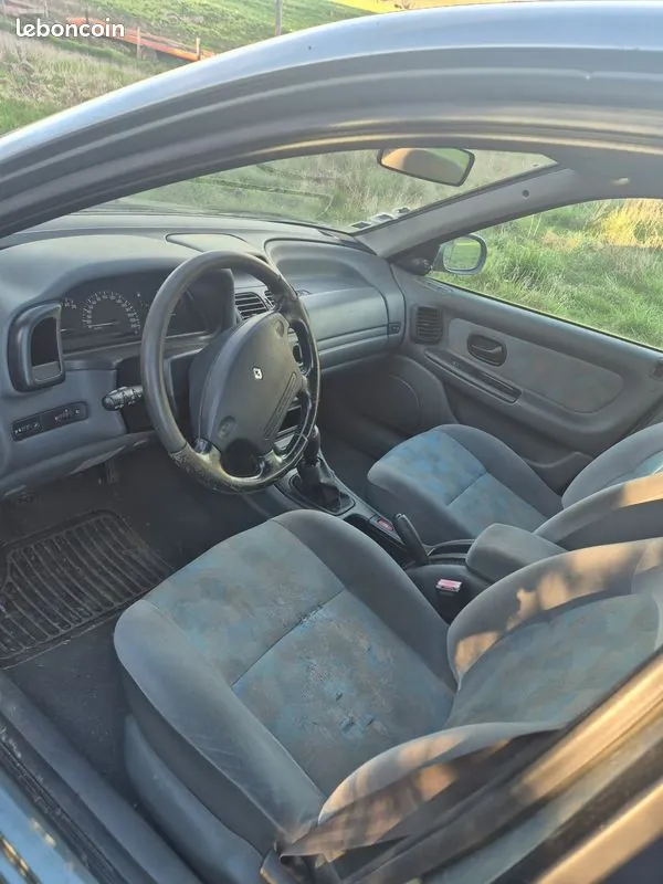 Renault Laguna 1998 photo 3