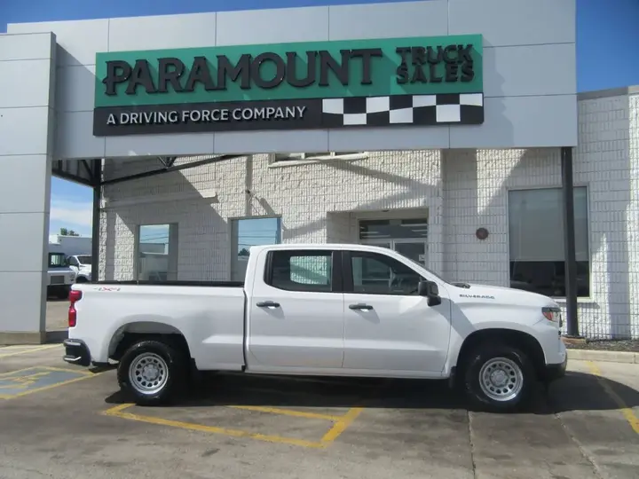 Chevrolet Silverado 2024 photo 2