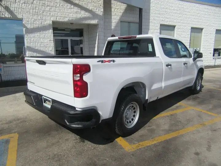 Chevrolet Silverado 2024 photo 3