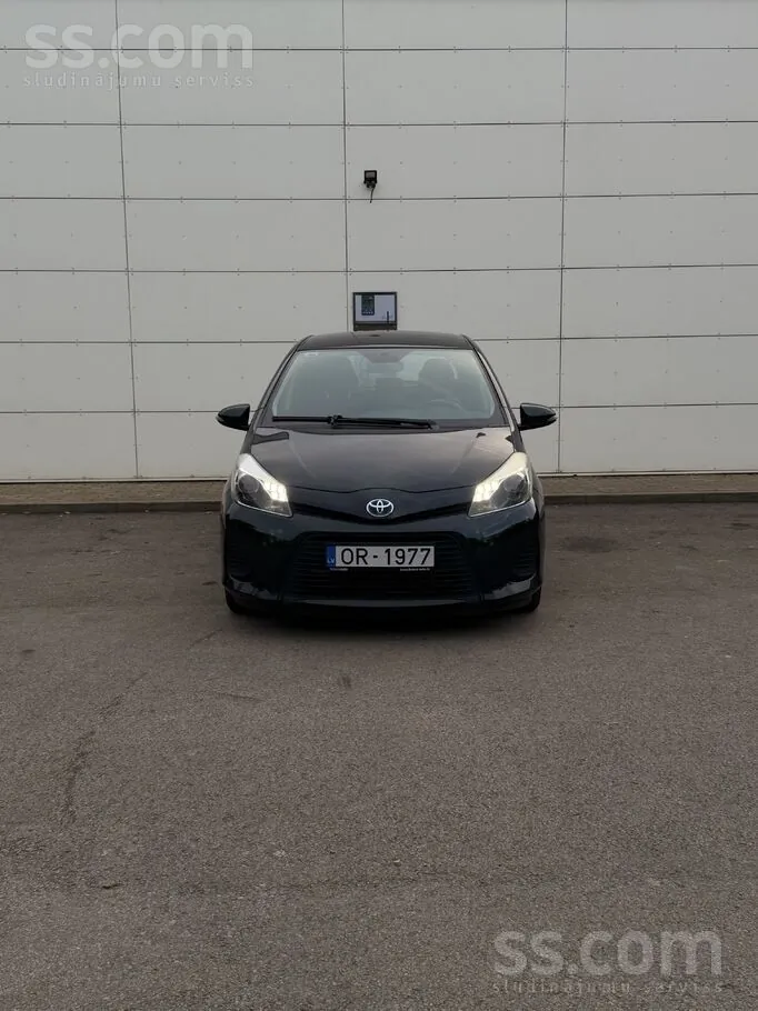 Toyota Yaris 2013 photo 3