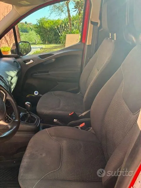 Ford Transit Courier 2023 photo 5