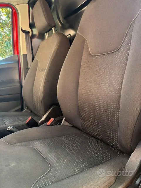 Ford Transit Courier 2023 photo 4