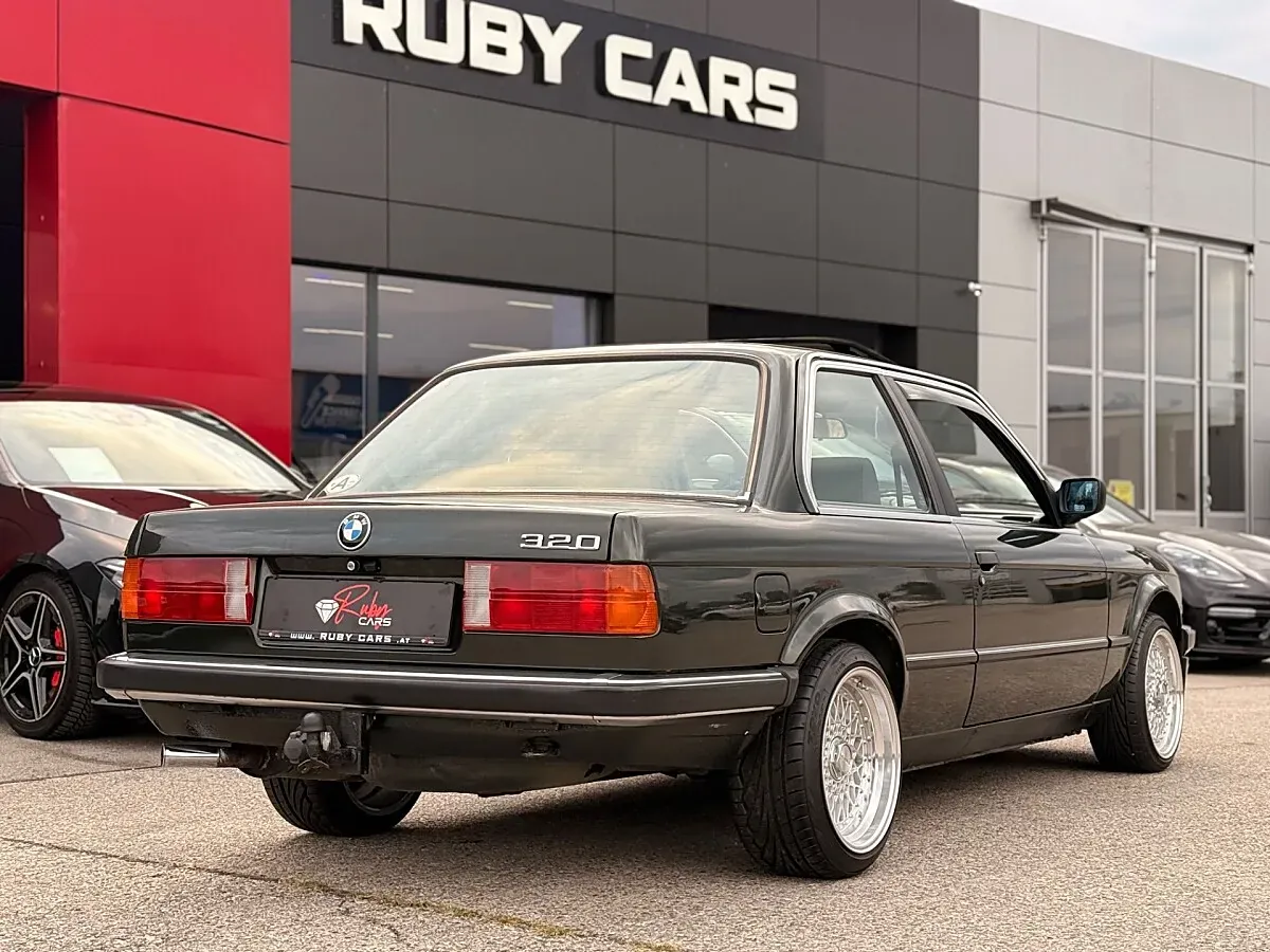 BMW 3 Series 1985 photo 2