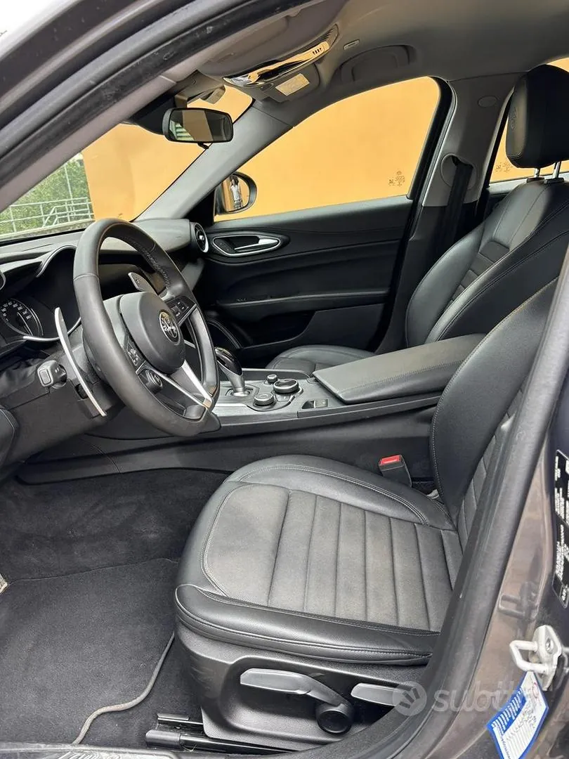 Alfa Romeo Giulia 2019 photo 4
