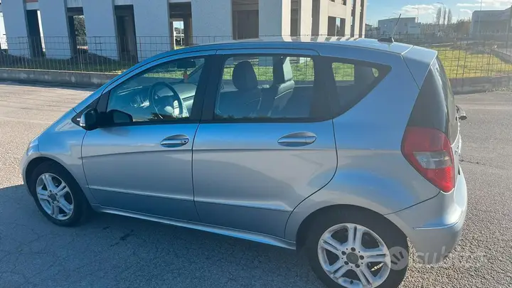 Mercedes-Benz A 2009 photo 2