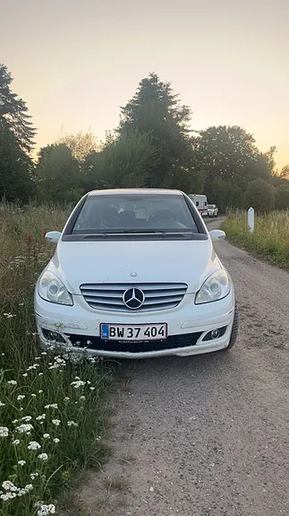 Mercedes-Benz B180