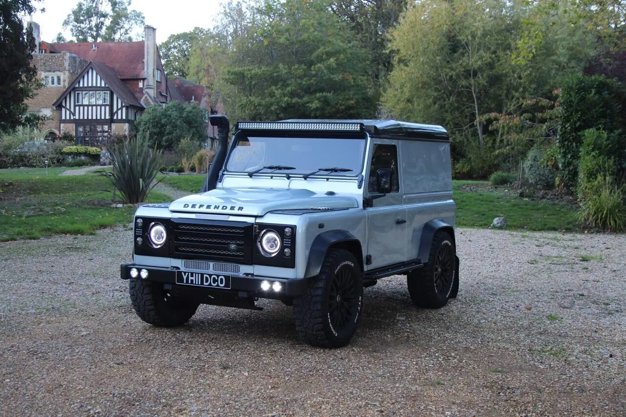 Land Rover Defender 90 2011 photo 2