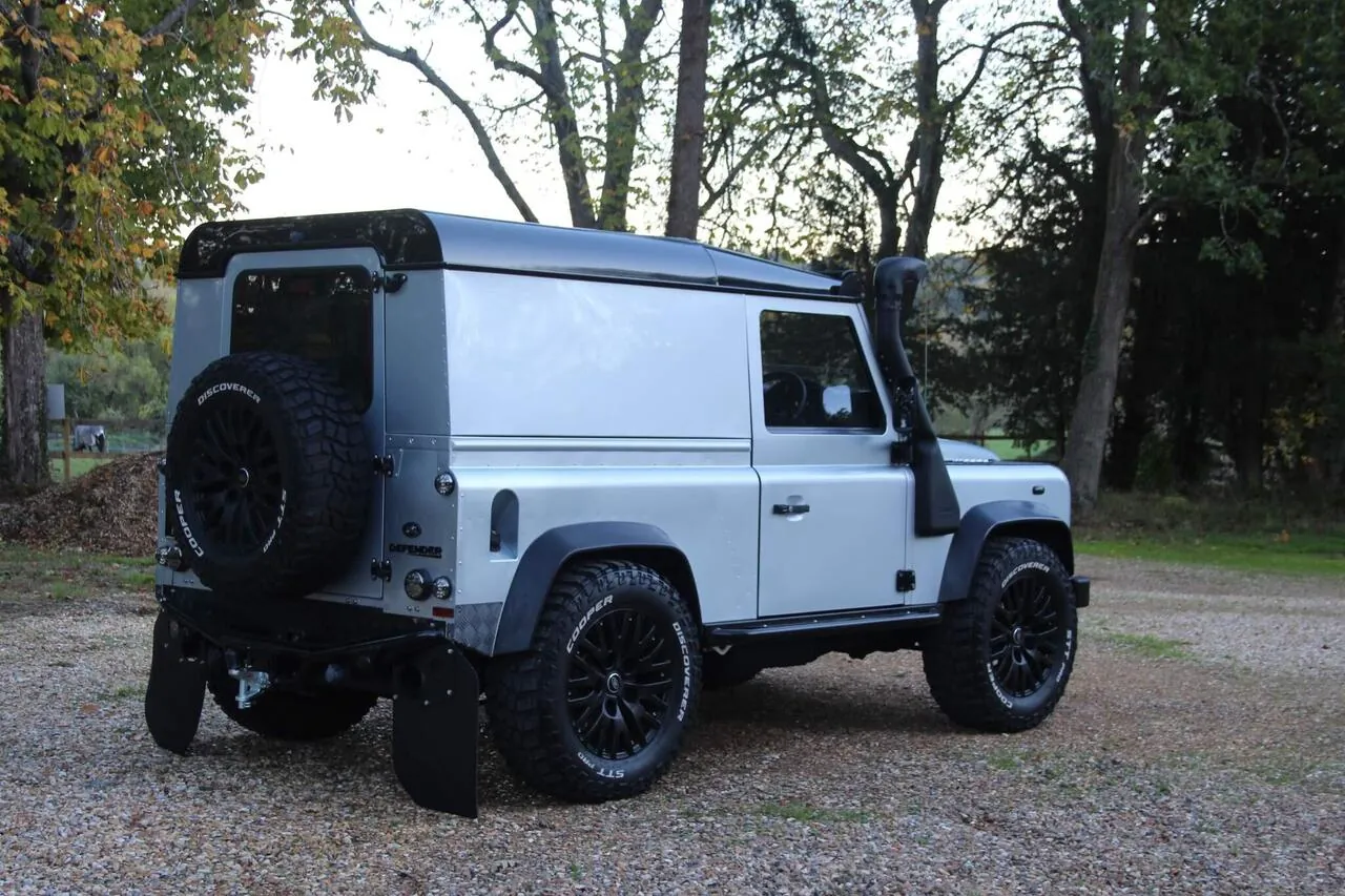 Land Rover Defender 90 2011 photo 5