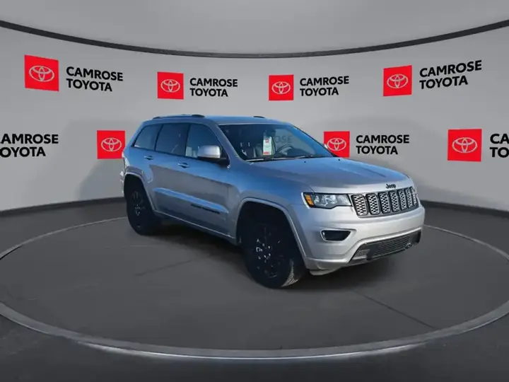 Jeep Grand Cherokee 2021 photo 2