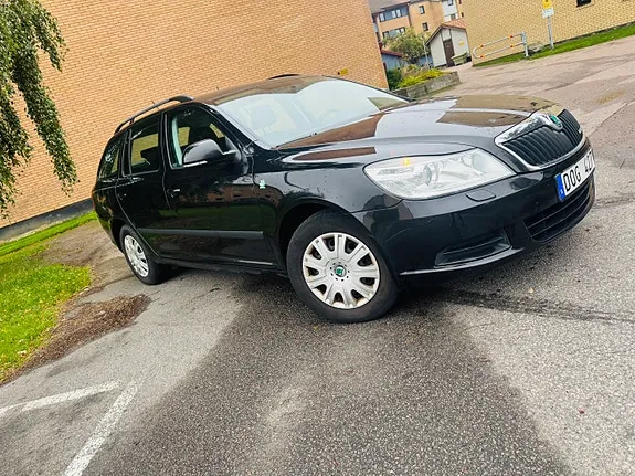 Skoda Octavia 2012 photo 2