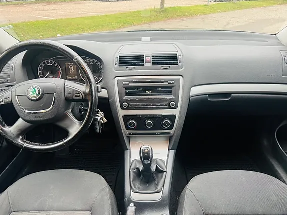 Skoda Octavia 2012 photo 3