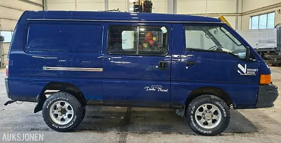 Mitsubishi L300 1995 photo 4