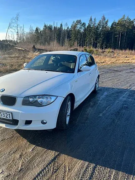 BMW 118D 2009 photo 2