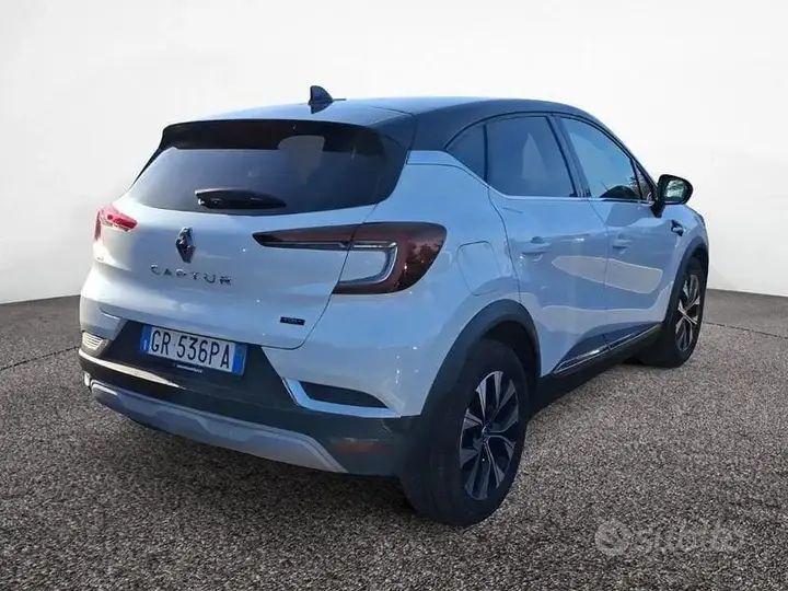 Renault Captur 2023 photo 3