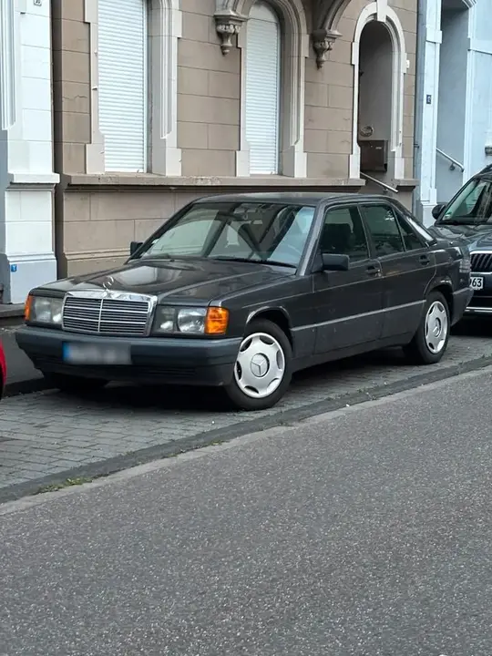 Mercedes-Benz 190E