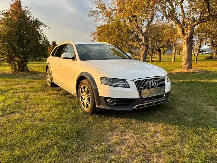 Audi A4 Allroad 2011 photo 2