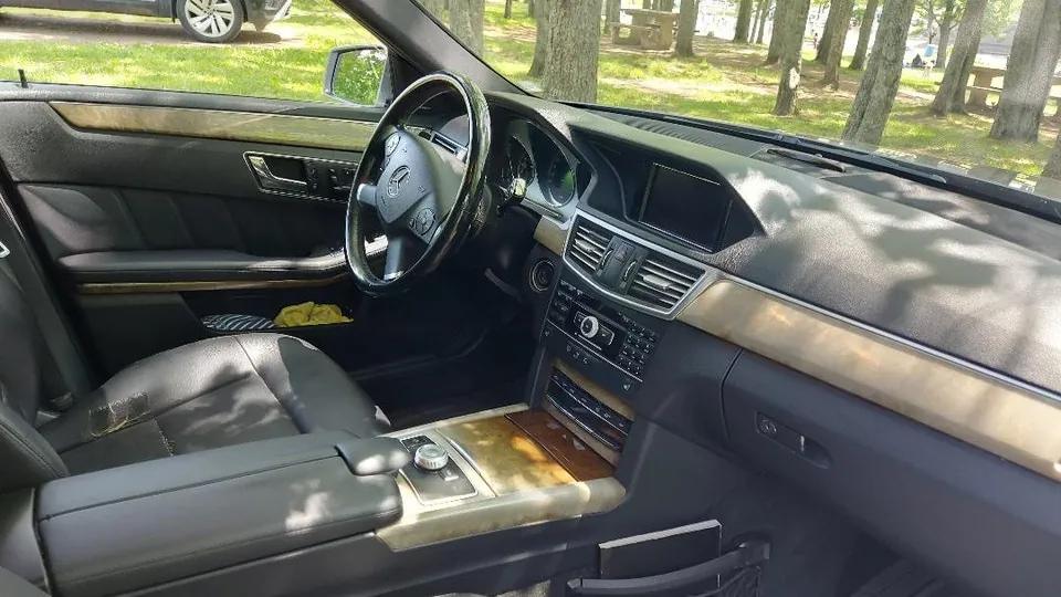 Mercedes-Benz E-Class 2011 photo 3