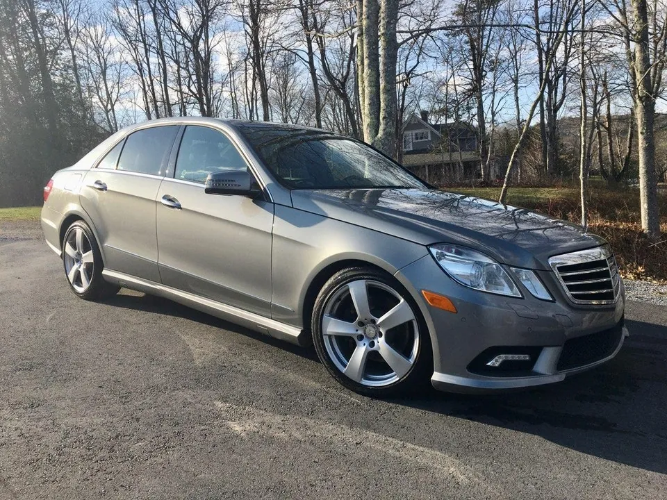 Mercedes-Benz E-Class 2011 photo 2