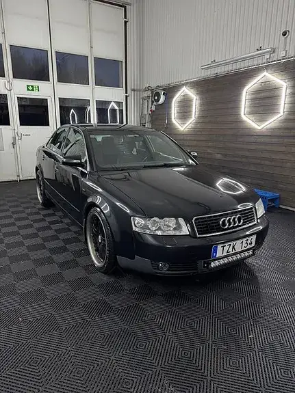 Audi A4 2003 photo 2