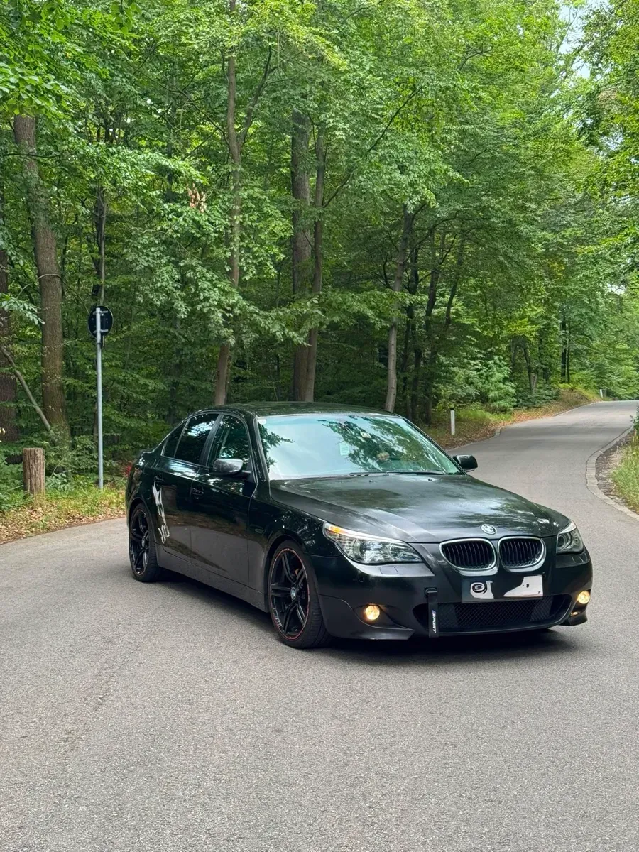BMW 5 Series 2005 photo 2