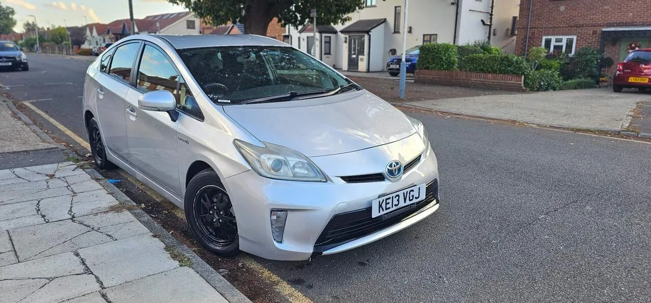 Toyota Prius 2016 photo 2