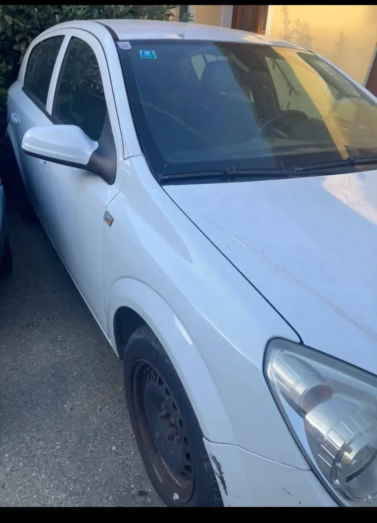 Opel Astra 2009 photo 2