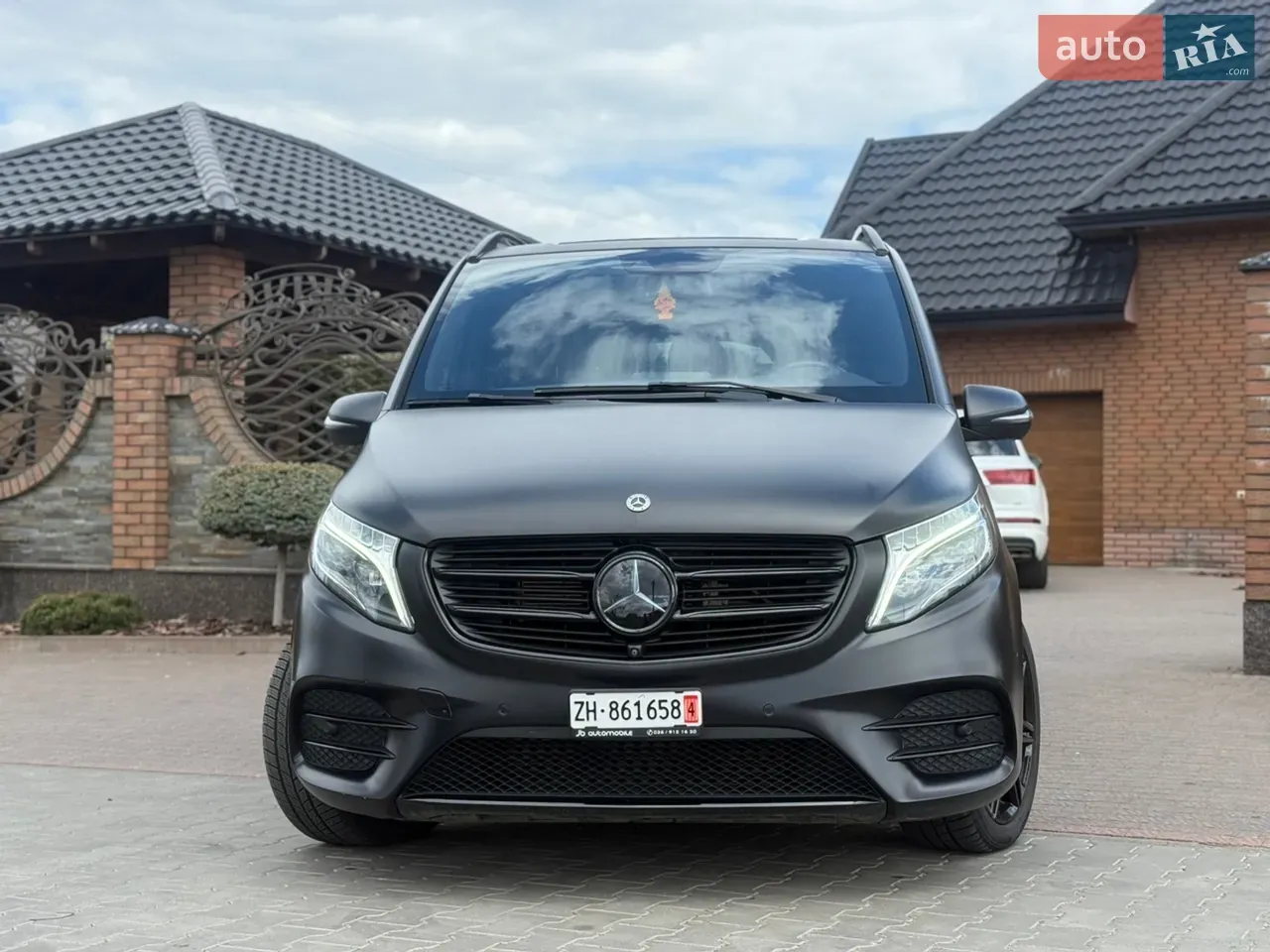 Mercedes-Benz V-Class 2018 photo 2