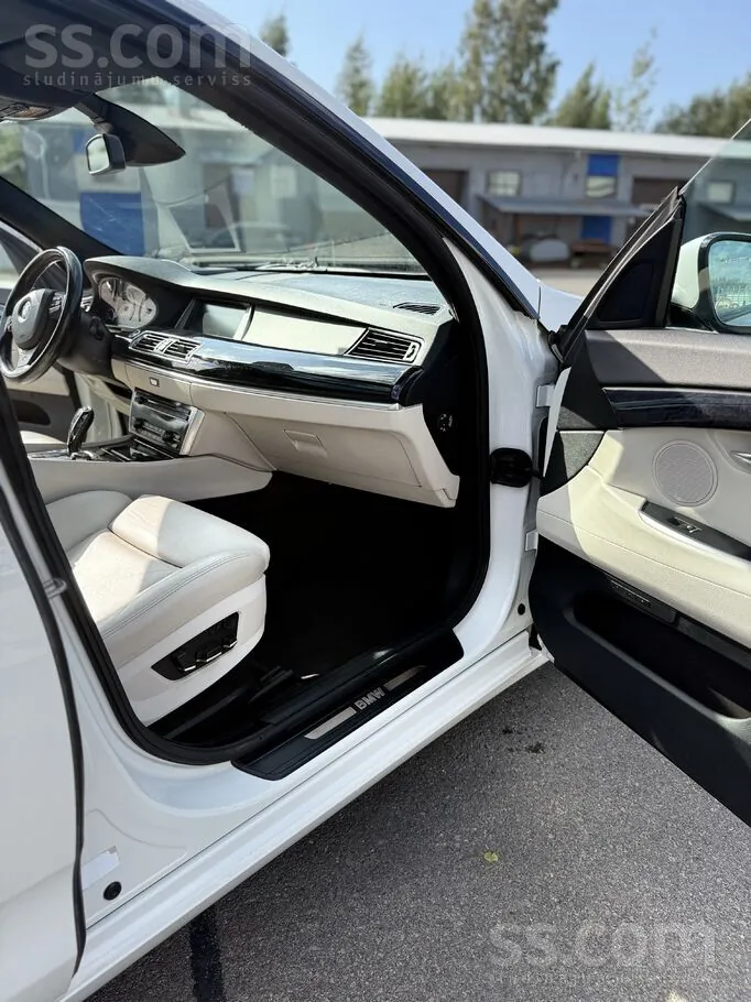 BMW 530 2011 photo 5
