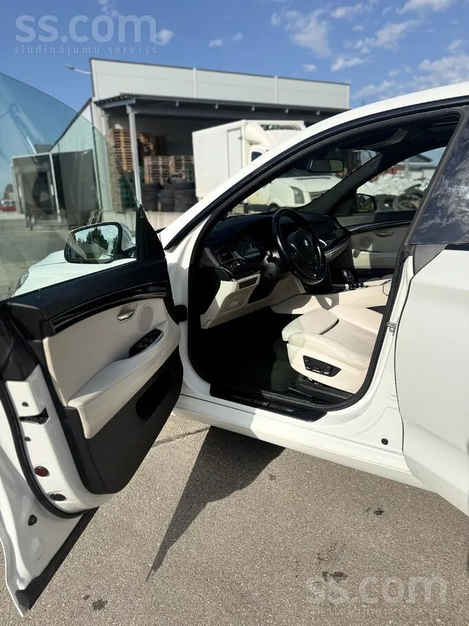 BMW 530 2011 photo 4