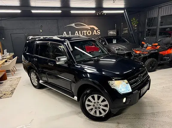 Mitsubishi Pajero 2009 photo 2