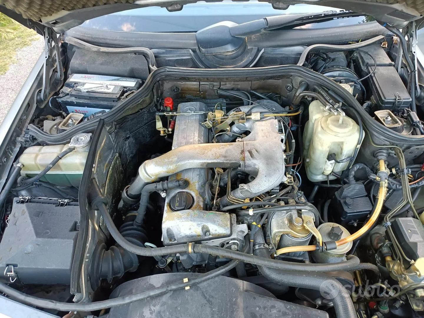 Mercedes-Benz E-Class 1992 photo 2