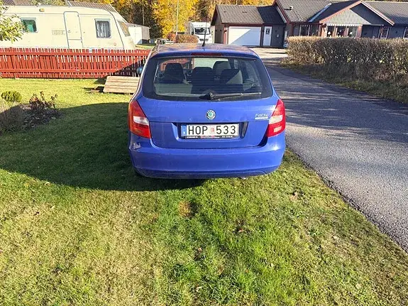 Skoda Fabia 2009 photo 2