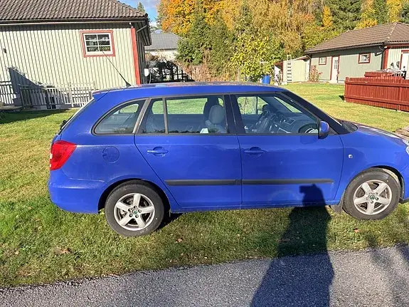 Skoda Fabia 2009 photo 3