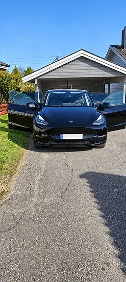 Tesla Model Y 2024 photo 2