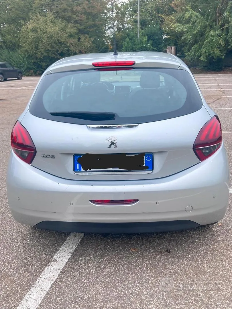 Peugeot 208 2018 photo 3