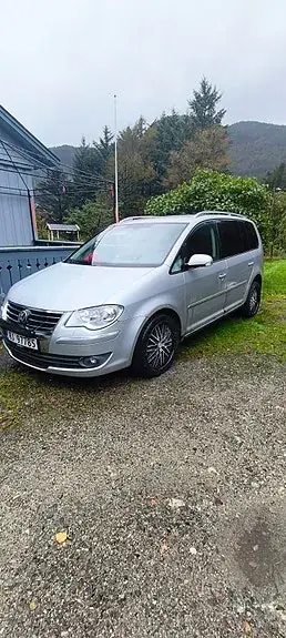 Volkswagen Touran 2009 photo 2