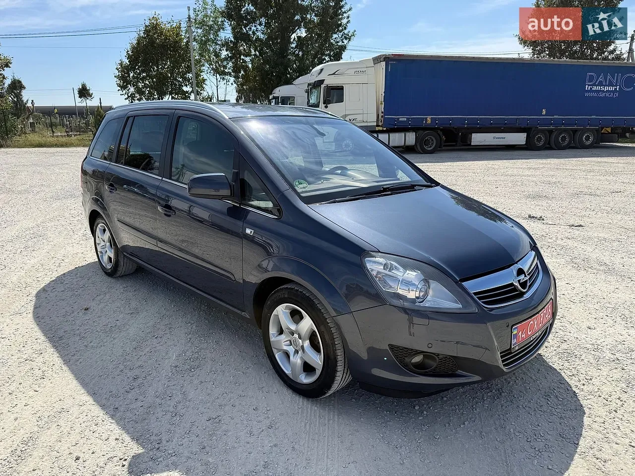 Opel Zafira 2011 photo 2