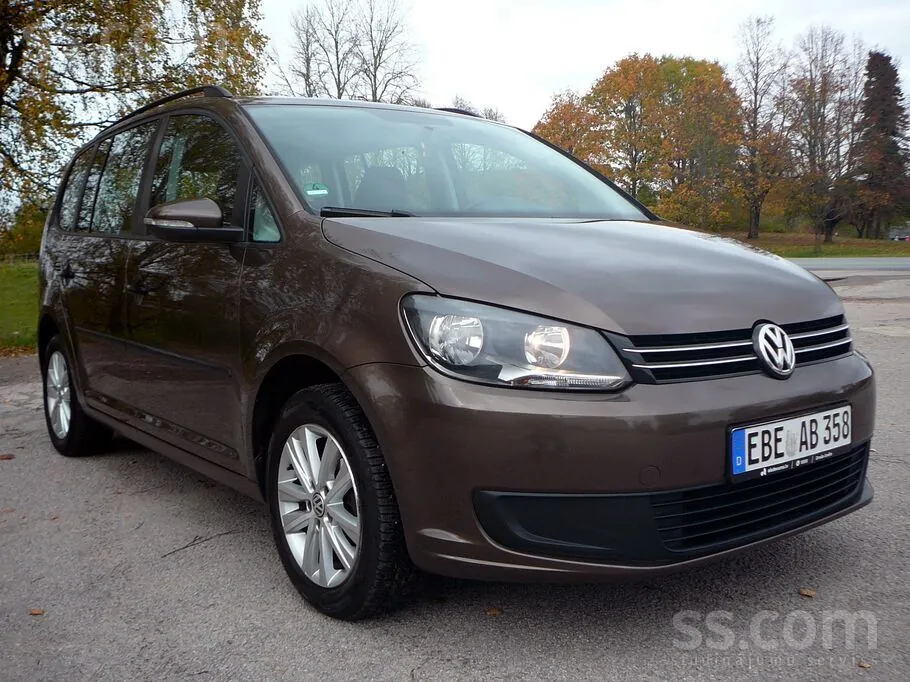Volkswagen Touran 2012 photo 2