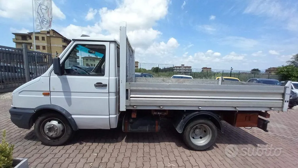 Iveco Daily 1999 photo 4