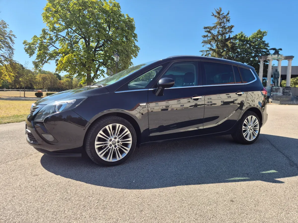 Opel Zafira Tourer 2012 photo 2